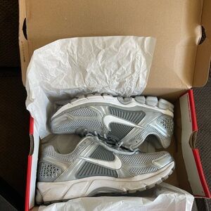 Nike grey and White Zoom Vomero 5 Sneakers
